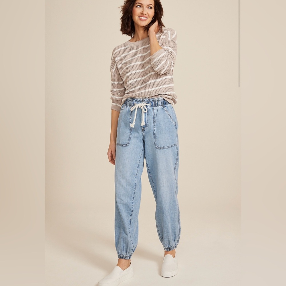 Maurices Soft Light Denim Mid Rise Ankle Jogger in Size 14 Long